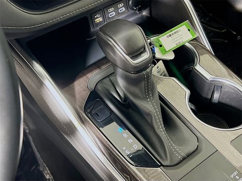 Used 2023 Toyota Highlander Platinum image 16