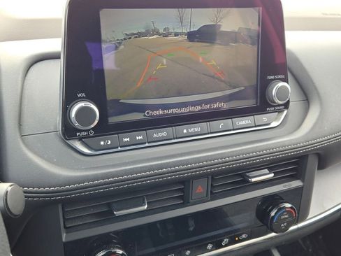 Used 2023 Nissan Rogue SV image 24