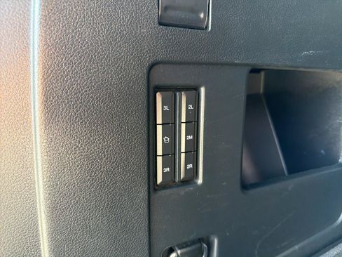 Used 2019 Ford Expedition XLT w/ Equipment Group 202A AWD/4WD image 20