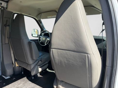 Used 2017 Chevrolet Express 2500 RWD image 29