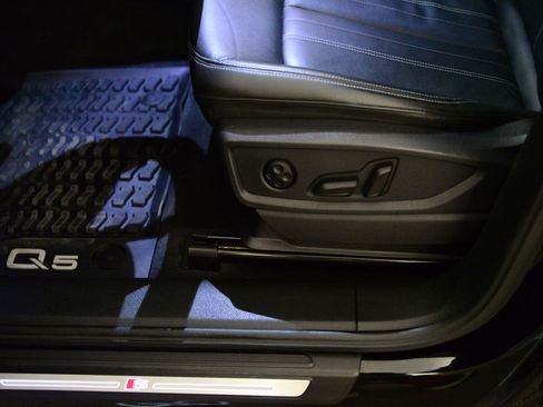 Used 2023 Audi Q5 2.0T Premium Plus w/ Premium Plus Package image 26