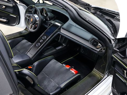 Used 2015 Porsche 918 Spyder image 53