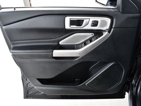 Used 2022 Ford Explorer Limited w/ Limited Technology Package image 26