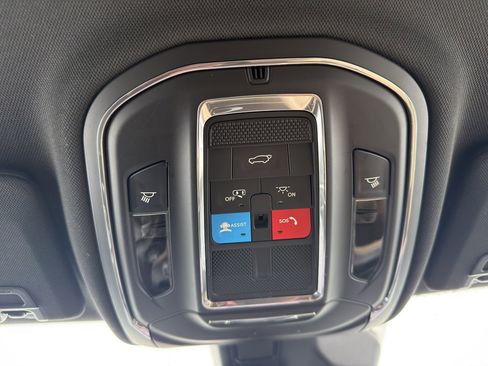 Used 2023 Jeep Grand Cherokee Limited image 23