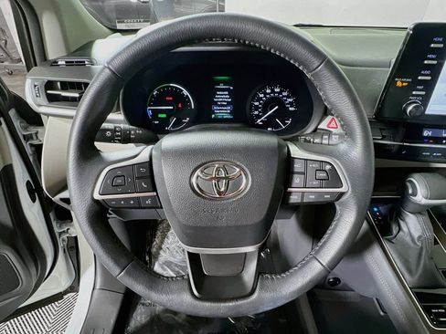 Certified 2023 Toyota Sienna XLE FWD image 10