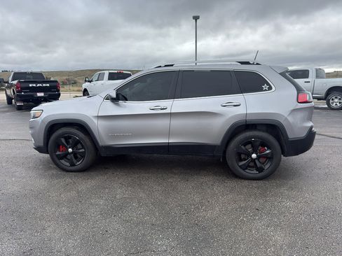 Used 2019 Jeep Cherokee Limited AWD/4WD image 8