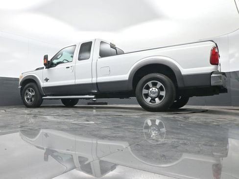 Used 2011 Ford F250 Lariat w/ Lariat Interior Pkg image 32