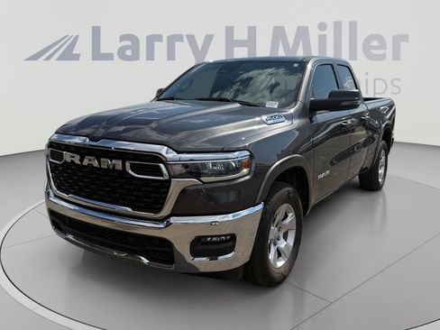 Used 2025 RAM 1500 Big Horn AWD/4WD image 1