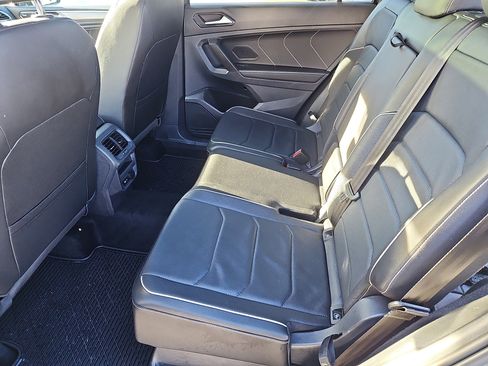 Certified 2022 Volkswagen Tiguan SEL R-Line image 36