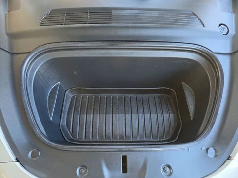 Used 2021 Tesla Model Y Long Range image 38