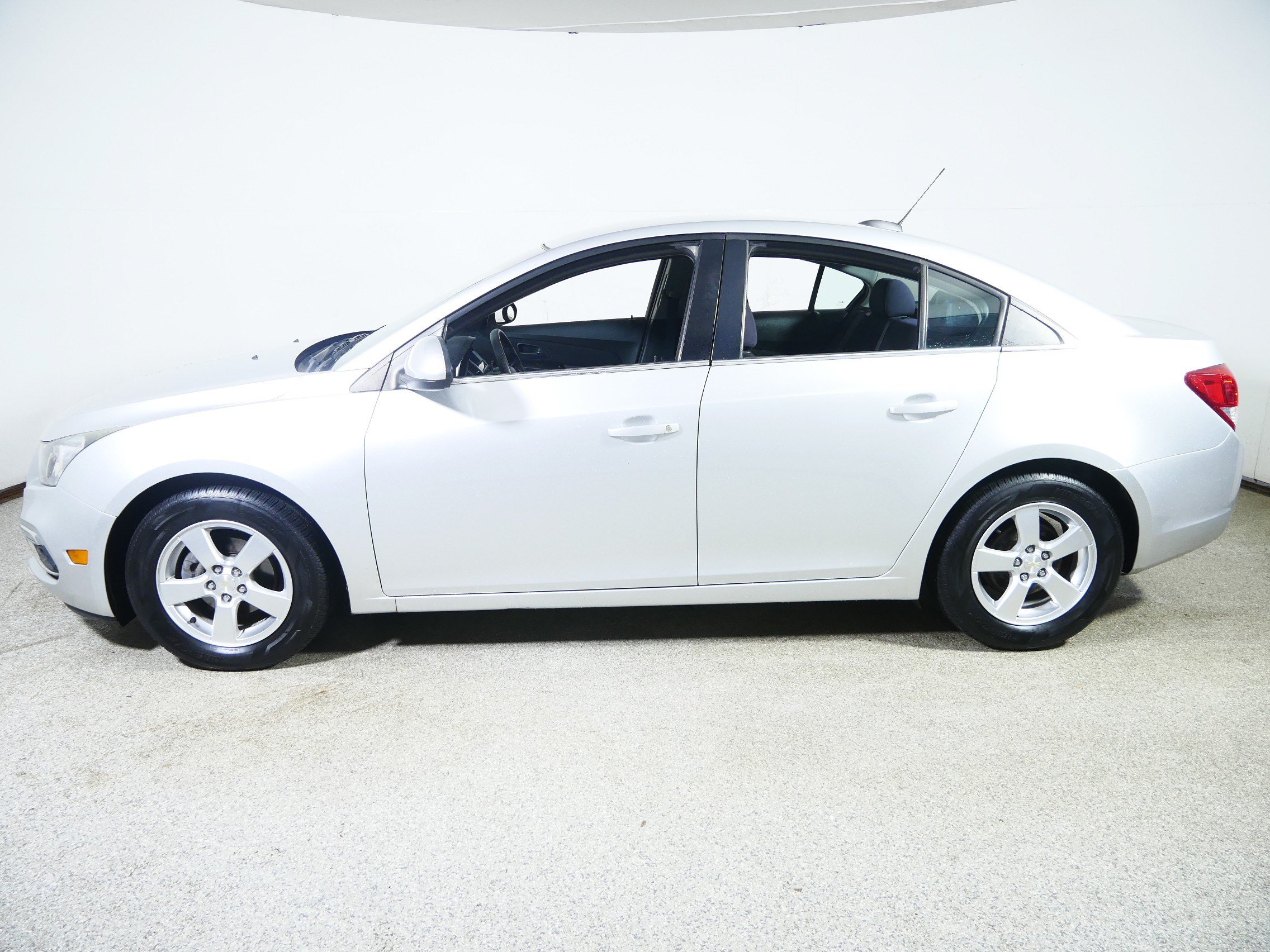 Used 2015 Chevrolet Cruze LT FWD image 4