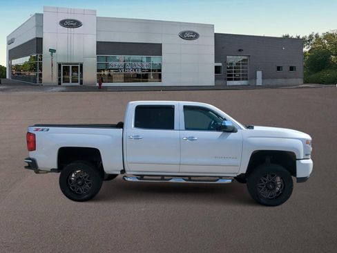 Used 2018 Chevrolet Silverado 1500 LTZ Z71 image 12
