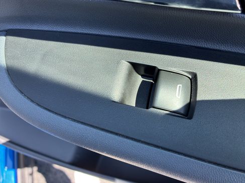 Used 2021 Chevrolet Bolt Premier w/ Infotainment Package FWD image 59