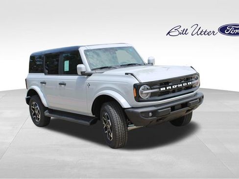 New 2026 Ford Bronco Outer Banks AWD/4WD image 2