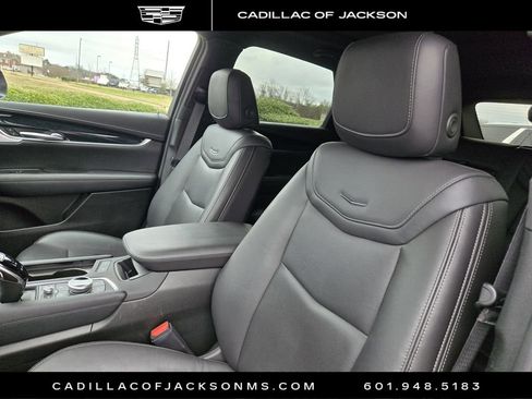 Used 2025 Cadillac XT5 Premium Luxury image 10