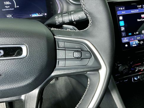 Used 2024 Jeep Grand Cherokee Laredo w/ Luxury Tech Group I image 12