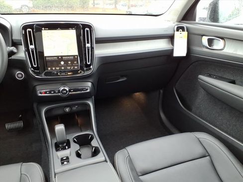 New 2026 Volvo XC40 B5 Core w/ Climate Package image 14