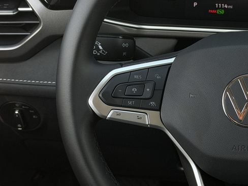 New 2026 Volkswagen Taos SE FWD image 15