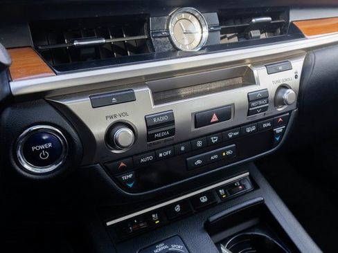 Used 2013 Lexus ES 300h image 13