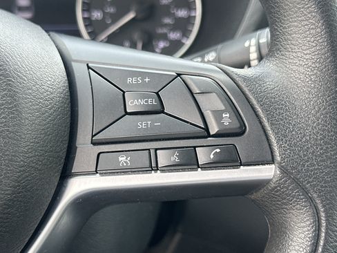 Used 2024 Nissan Sentra SV FWD image 25