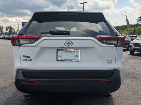 Used 2022 Toyota RAV4 XLE AWD/4WD image 4