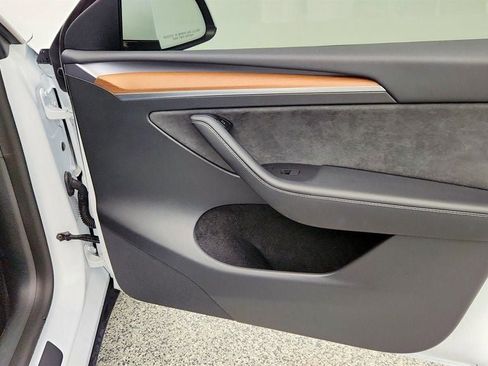 Used 2023 Tesla Model Y Long Range image 31