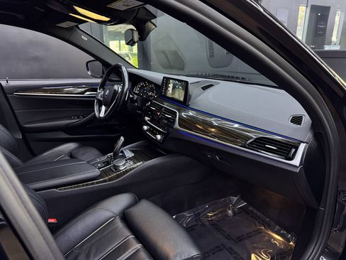 Used 2018 BMW 530i w/ Premium Package image 35