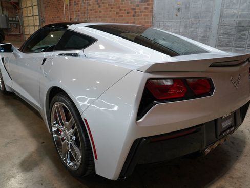 Used 2015 Chevrolet Corvette Stingray Coupe w/ Battery Protection Package RWD image 19