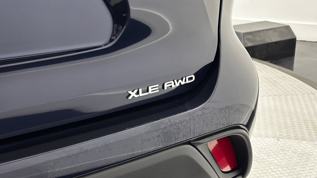 Used 2025 Toyota Highlander XLE AWD/4WD image 9