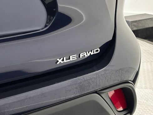 Used 2025 Toyota Highlander XLE AWD/4WD image 9