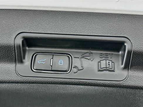 Used 2023 Ford Explorer Limited AWD/4WD image 32