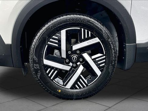 New 2026 Nissan Kicks SV w/ SV Premium Package FWD image 11