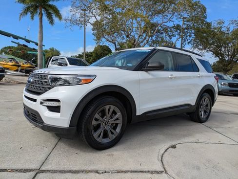 Certified 2021 Ford Explorer XLT w/ Equipment Group 202A image 7