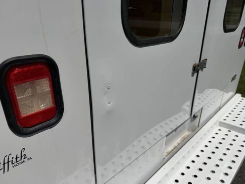 Used 2011 Chevrolet Express 3500 RWD image 56