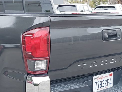 Used 2020 Toyota Tacoma SR5 RWD image 11