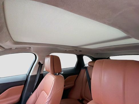 Used 2018 Jaguar F-PACE Portfolio image 27