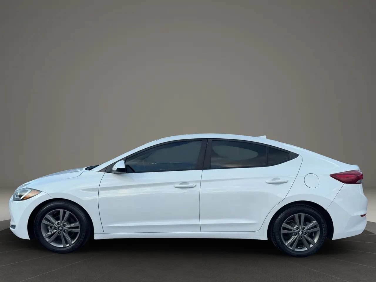 Used 2017 Hyundai Elantra SE FWD image 4