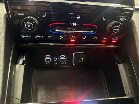 Used 2025 Jeep Grand Cherokee L Altitude AWD/4WD image 17