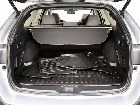 Used 2022 Subaru Outback Premium image 7