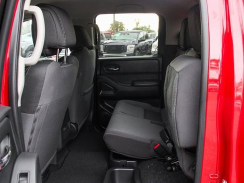 Used 2025 Nissan Frontier SV image 30