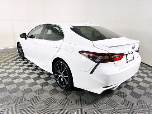 Used 2023 Toyota Camry SE w/ Convenience Package FWD image 5