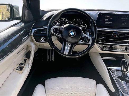 Used 2018 BMW M550i xDrive image 8