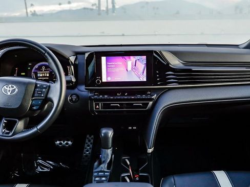 Used 2025 Toyota Camry SE image 15