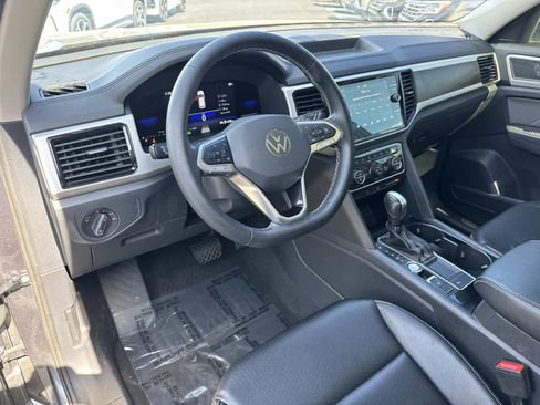 Used 2022 Volkswagen Atlas SE w/ Panoramic Sunroof Package image 24