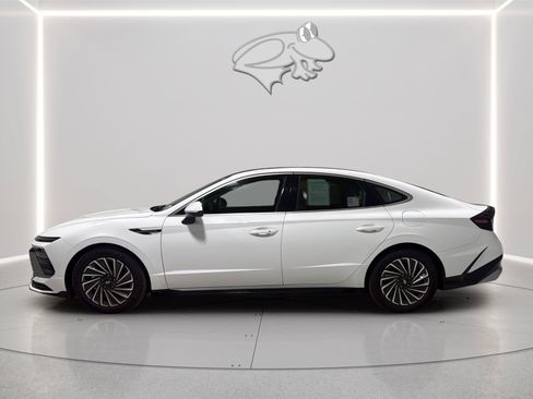 Used 2026 Hyundai Sonata SEL FWD image 2