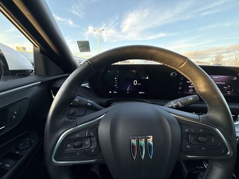 Used 2024 Buick Envista Avenir image 17