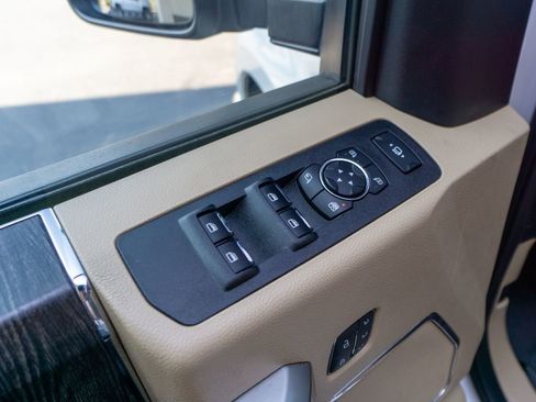 Used 2021 Ford F250 Lariat w/ Chrome Package image 19