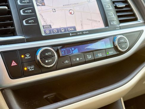 Used 2016 Toyota Highlander XLE image 28