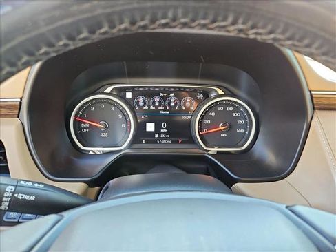 Used 2021 Chevrolet Tahoe Premier w/ Premium Package image 11