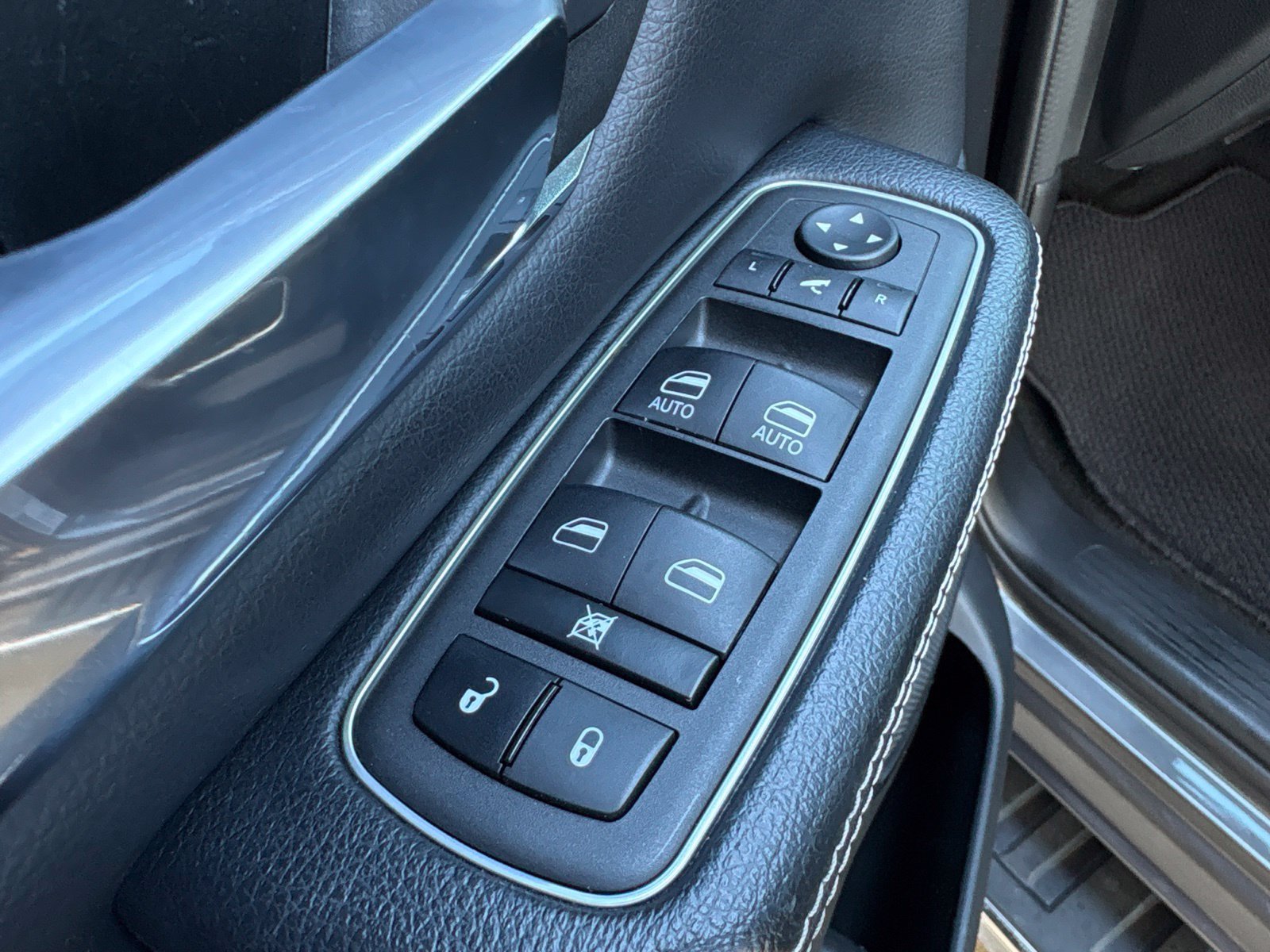 Used 2024 RAM 1500 Laramie RWD image 11